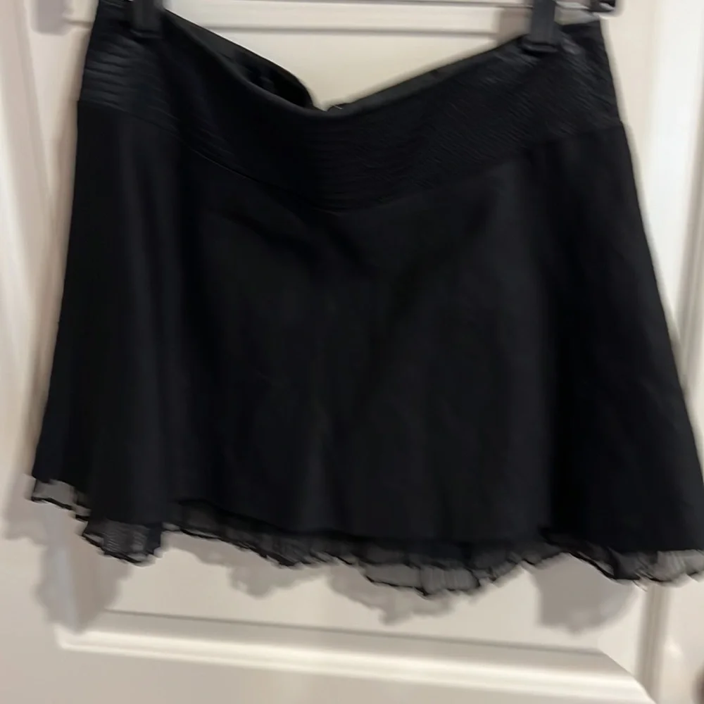 BEBE skirt with layer lace hem lined size 4 - Picture 4 of 4